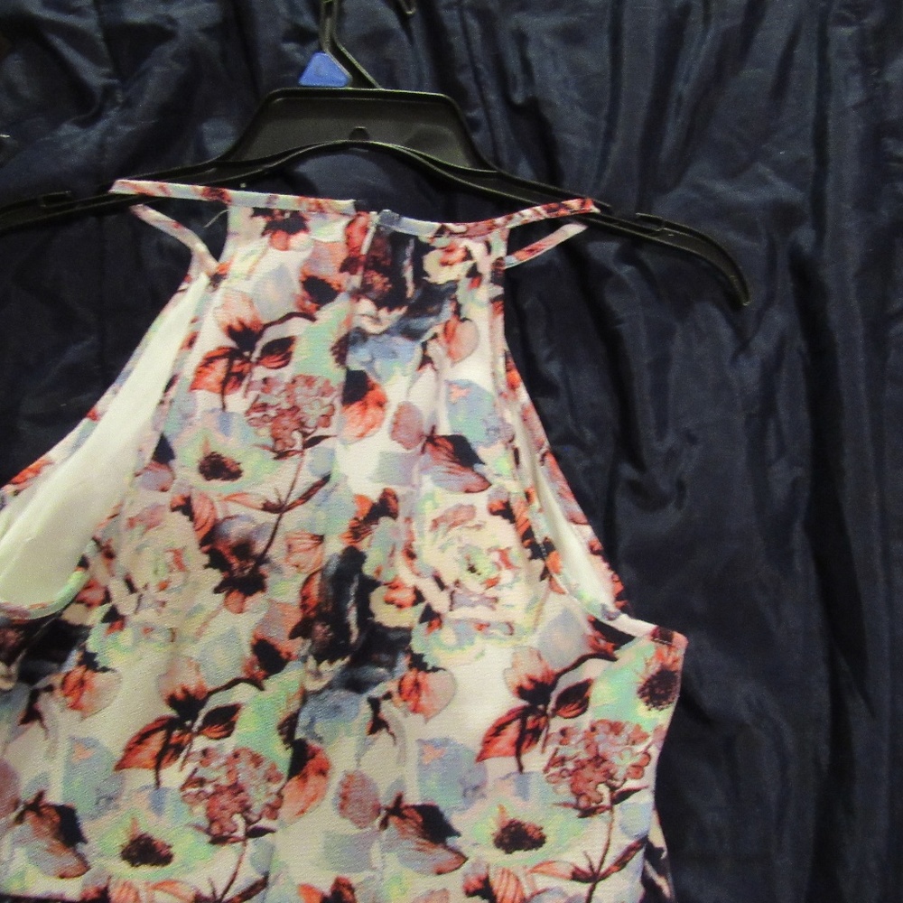 Flower Patterned Dress - Picture 4 of 4